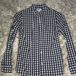 Vineyard Vines Women button down.